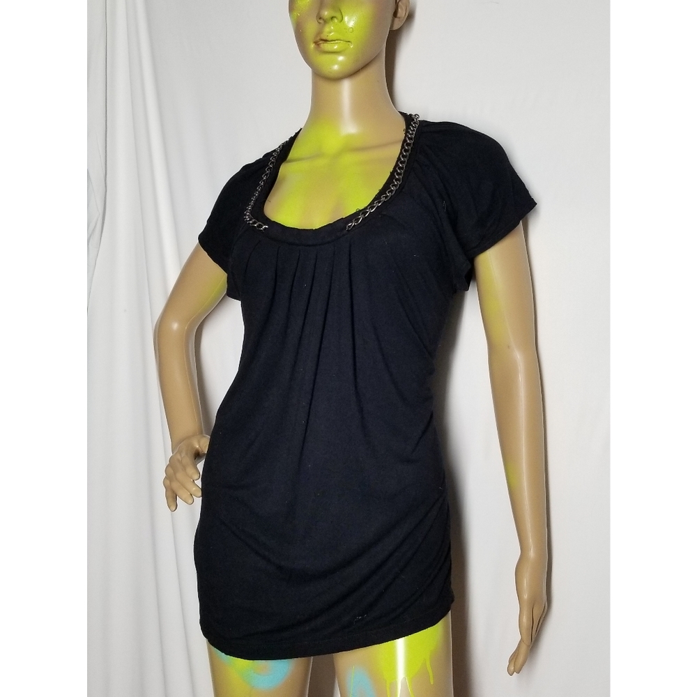 Chain neckline long black shirt SIZE L